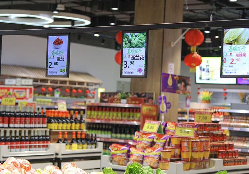 Pantalla de publicidad digital en cadena de supermercados